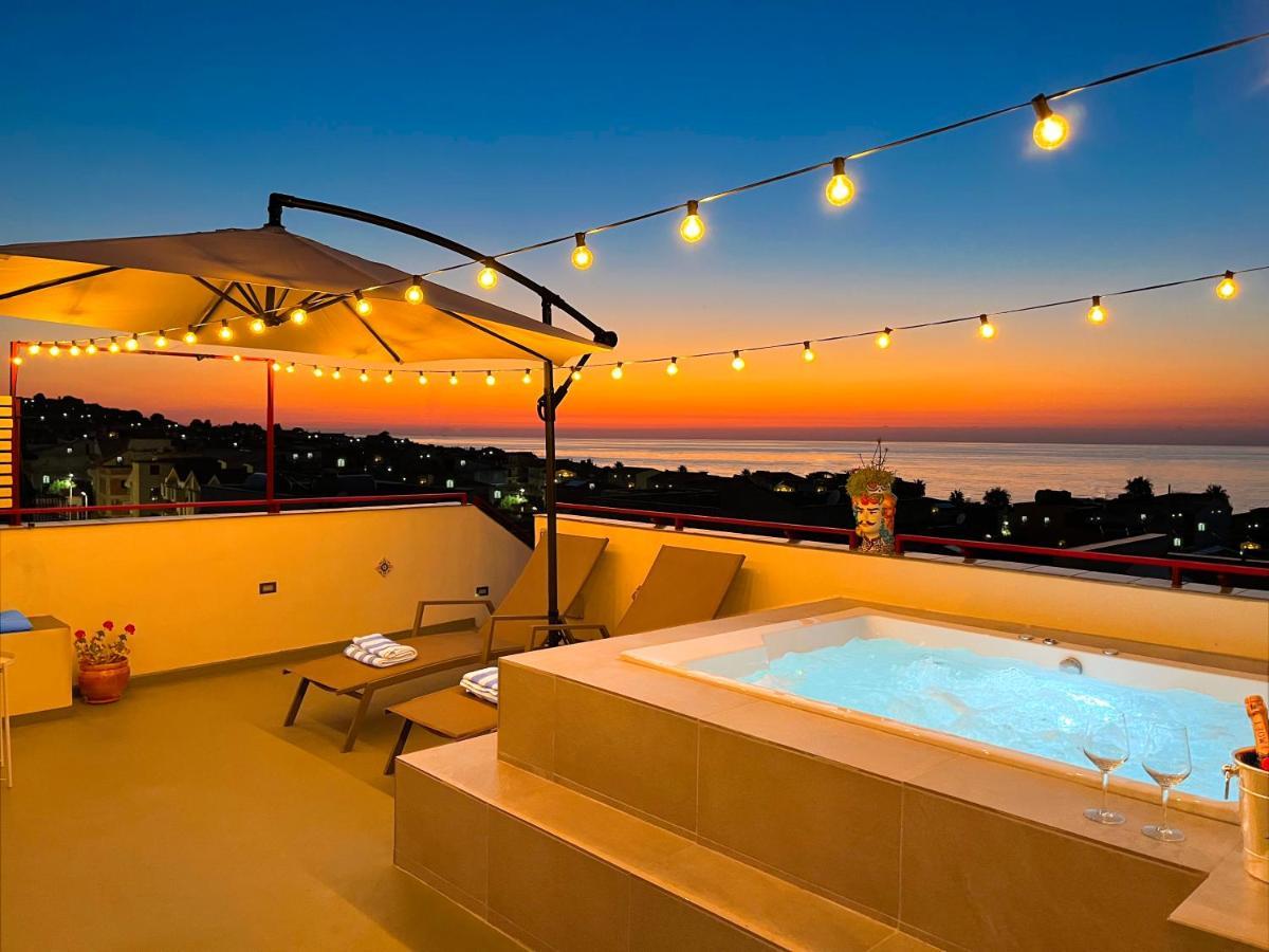Duca D'Aosta Terrace, Skypool & Sauna แอคเควโดลชิ ภายนอก รูปภาพ